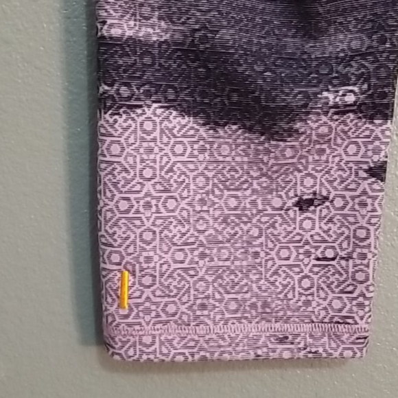 Lucy Women's Medium Capri Leggings - Picture 3 of 4